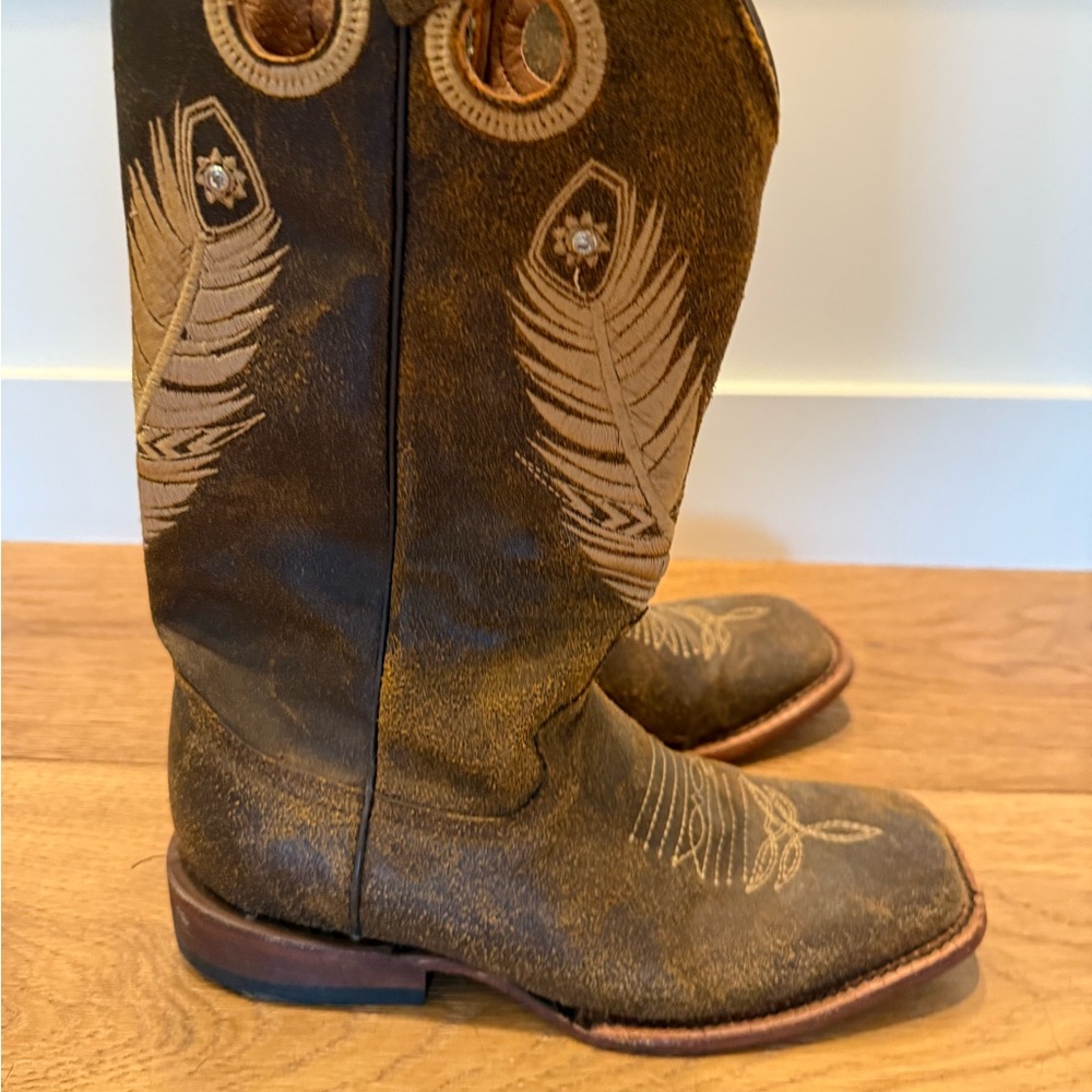 Brown Cavelia Cowboy Boots with Feather Embroidery
